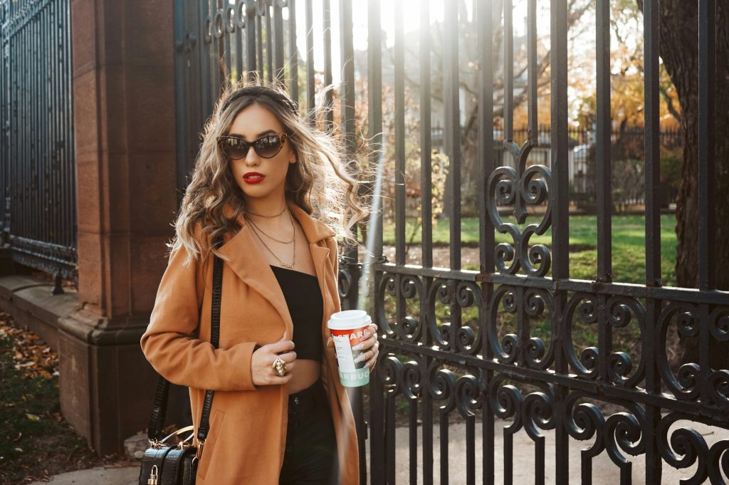 influencer waiting by a grill to stately home